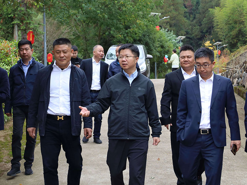 青田縣縣長(zhǎng)潘偉、副縣長(zhǎng)楊軍偉一行在基地指導(dǎo)工作